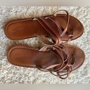 Universal Thread Sandals